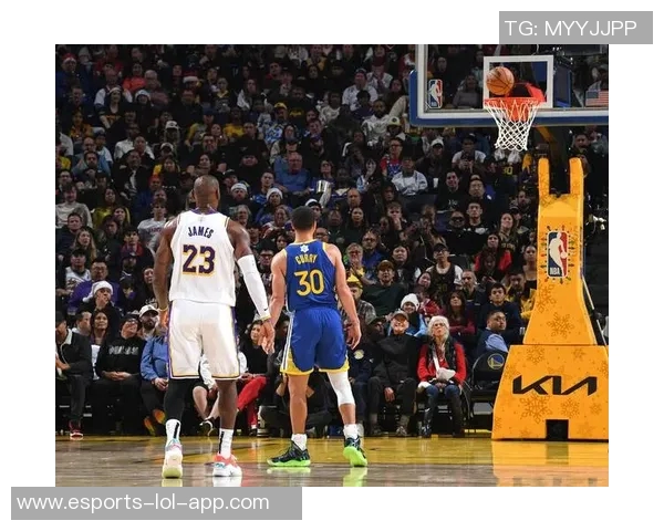 老詹与足球巨星同框合影视频曝光球迷狂热讨论两大运动天王的友谊 老詹与足球巨星同框合影视频曝光球迷狂热讨论两大运动天王的友谊